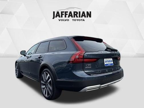2023 Volvo V90 Cross Country B6 Plus