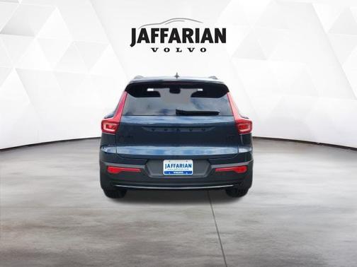 2026 Volvo XC40 B5 Ultra Black Edition