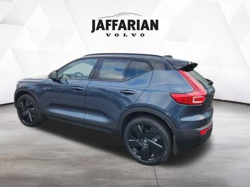 2026 Volvo XC40 B5 Ultra Black Edition