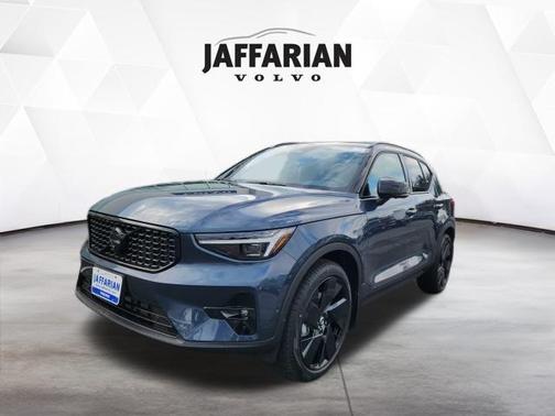 2026 Volvo XC40 B5 Ultra Black Edition