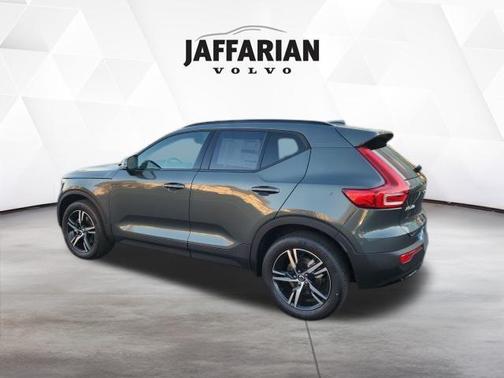 2026 Volvo XC40 B5 Core
