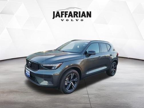 2026 Volvo XC40 B5 Core