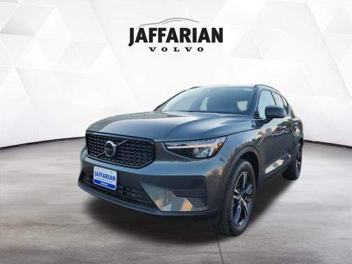 2026 Volvo XC40 B5 Core