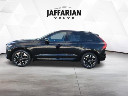 Onyx Black Metallic 2026 Volvo XC60 B5 Plus