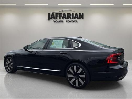 2025 Volvo S90 Plug-In Hybrid T8 Ultra