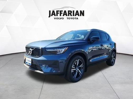 2026 Volvo XC40 B5 Core