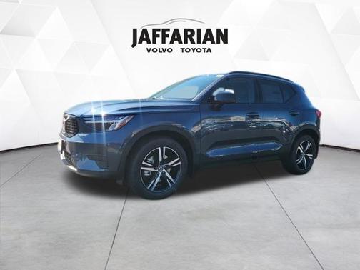 2026 Volvo XC40 B5 Core