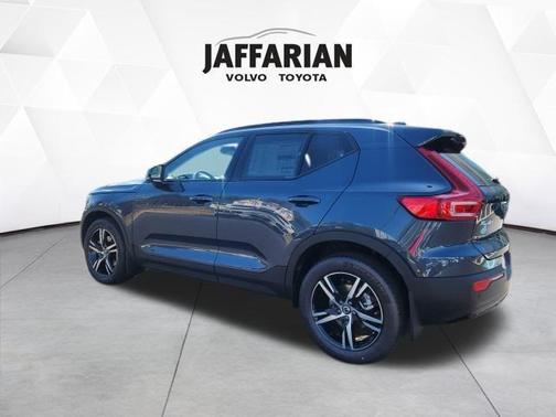 2026 Volvo XC40 B5 Core