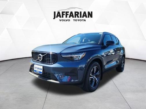 2026 Volvo XC40 B5 Core