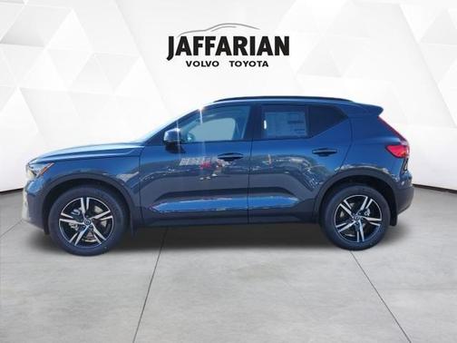 2026 Volvo XC40 B5 Core