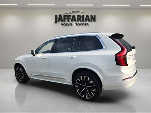 2025 Volvo XC90 Plug-In Hybrid T8 Plus 7-Seater