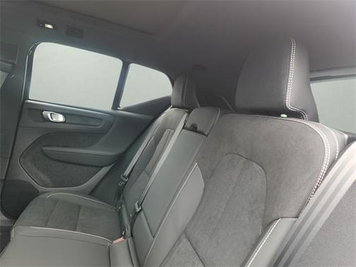 2026 Volvo XC40