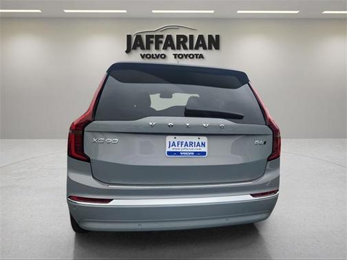 2025 Volvo XC90 B6 Plus 6-Seater