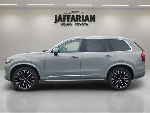 2025 Volvo XC90 B6 Plus 6-Seater