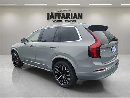 2025 Volvo XC90 B6 Plus 6-Seater