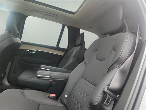 2025 Volvo XC90 B6 Plus 6-Seater