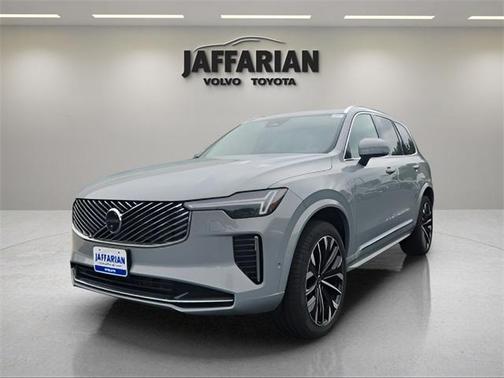 2025 Volvo XC90 B6 Plus 6-Seater