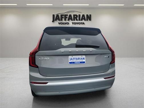 2025 Volvo XC90 B6 Plus 6-Seater