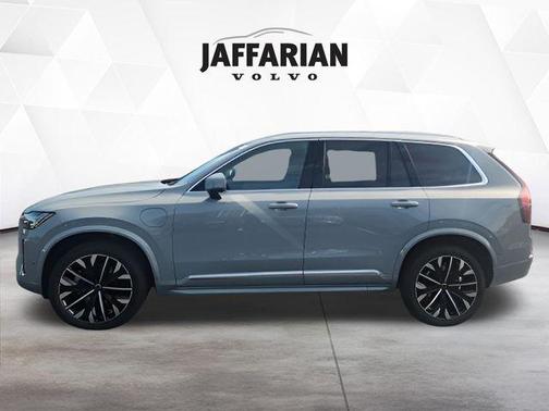 2026 Volvo XC90 Plug-In Hybrid T8 Plus 7-Seater