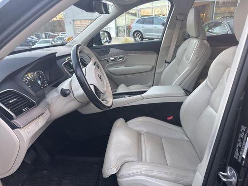 2022 Volvo XC90 T6 Inscription 7 Passenger