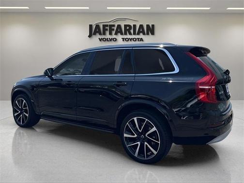 2022 Volvo XC90 T6 Momentum 7 Passenger