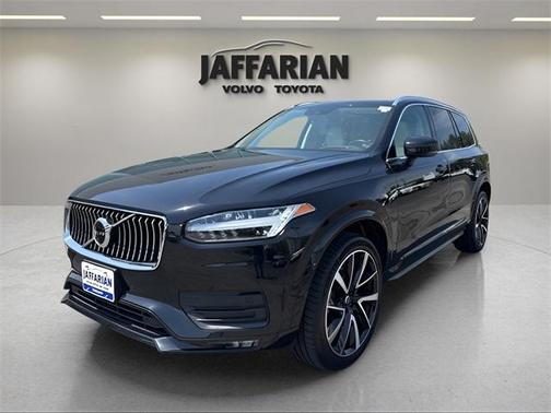 2022 Volvo XC90 T6 Momentum 7 Passenger