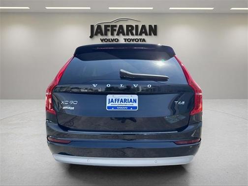 2022 Volvo XC90 T6 Momentum 7 Passenger