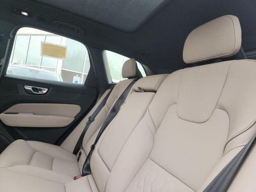 2026 Volvo XC60 Plug-In Hybrid T8 Plus