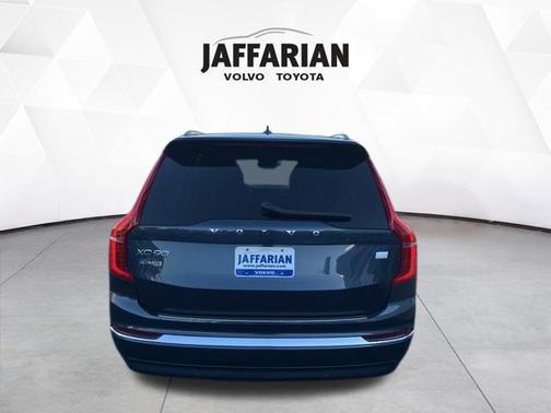 2024 Volvo XC90 Recharge Plug-In Hybrid T8 Plus Bright Theme 7 Passenger