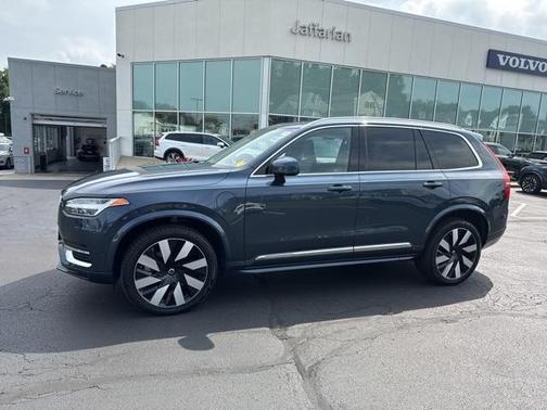 2024 Volvo XC90 Recharge Plug-In Hybrid T8 Plus Bright Theme 7 Passenger