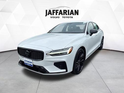 2025 Volvo S60 Plug-In Hybrid T8 Ultra Black Edition