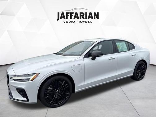 2025 Volvo S60 Plug-In Hybrid T8 Ultra Black Edition