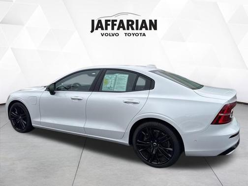 2025 Volvo S60 Plug-In Hybrid T8 Ultra Black Edition