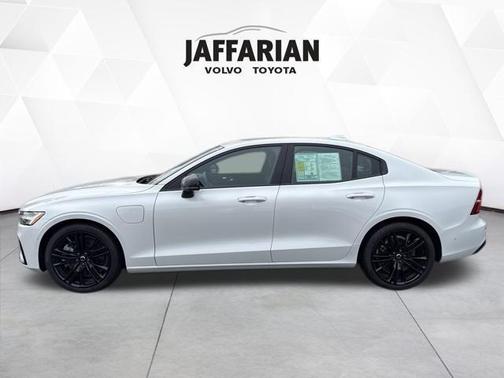 2025 Volvo S60 Plug-In Hybrid T8 Ultra Black Edition