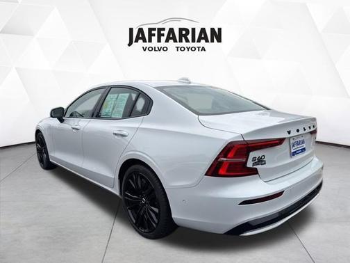 2025 Volvo S60 Plug-In Hybrid T8 Ultra Black Edition