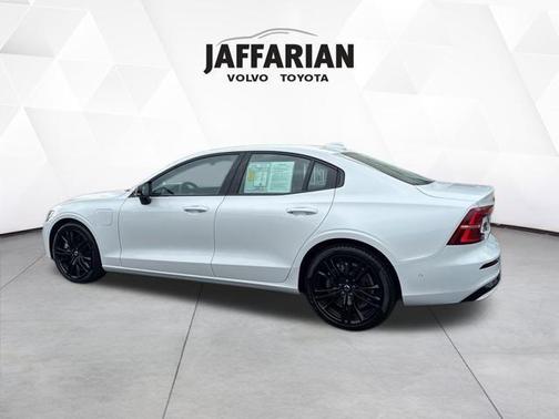 2025 Volvo S60 Plug-In Hybrid T8 Ultra Black Edition