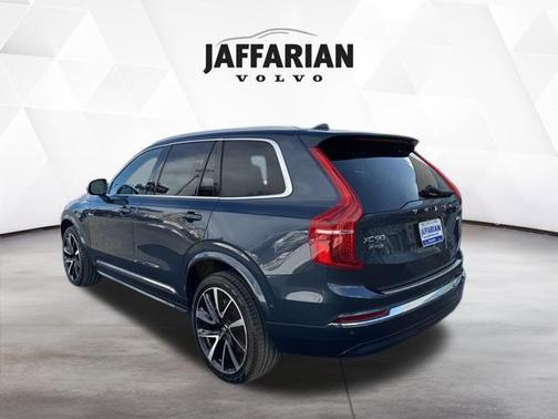 2024 Volvo XC90 B6 Plus Bright Theme 7-Seater