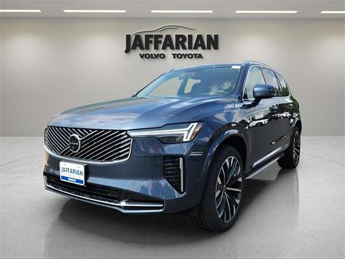 2025 Volvo XC90 B5 Plus