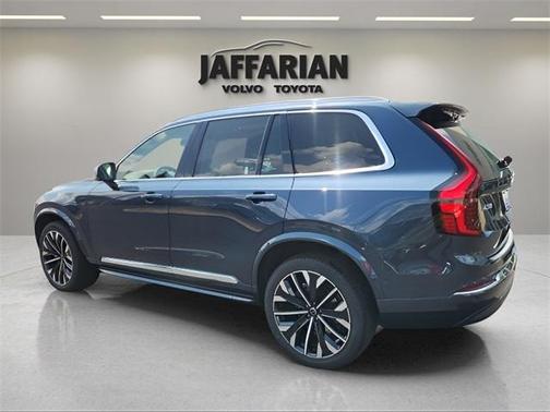 2025 Volvo XC90 B5 Plus
