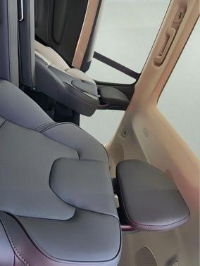 2025 Volvo XC90 B5 Plus