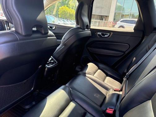 2022 Volvo XC60 B5 Inscription