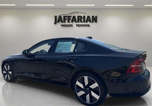 2024 Volvo S60 Recharge Plug-In Hybrid T8 Ultimate Dark Theme