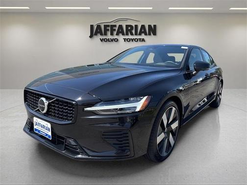 2024 Volvo S60 Recharge Plug-In Hybrid T8 Ultimate Dark Theme