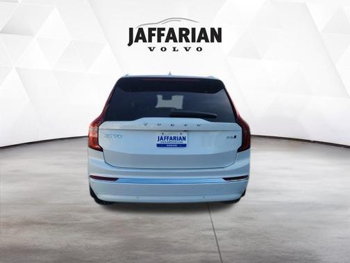 Crystal White Pearl 2026 Volvo XC90 B6 Plus 7-Seater