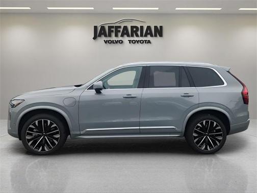 2025 Volvo XC90 Plug-In Hybrid T8 Ultra 7-Seater