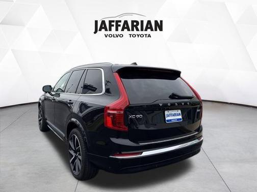 2024 Volvo XC90 B6 Plus Bright Theme 6-Seater