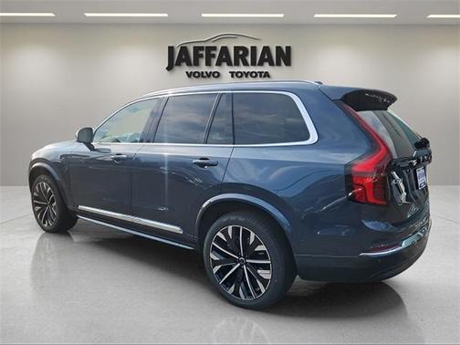 2025 Volvo XC90 B6 Plus 7-Seater