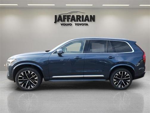 2025 Volvo XC90 B6 Plus 7-Seater