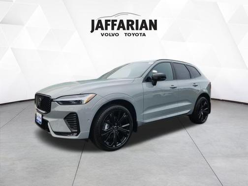 2026 Volvo XC60 B5 Ultra Black Edition