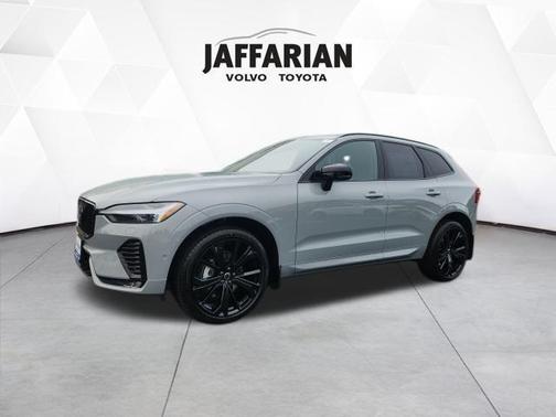 2026 Volvo XC60 B5 Ultra Black Edition